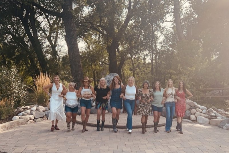 Line dancing class photo 8
